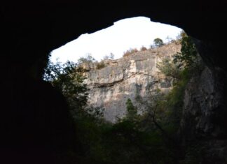Devetashka Cave