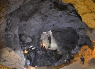 Devils Throat Cave