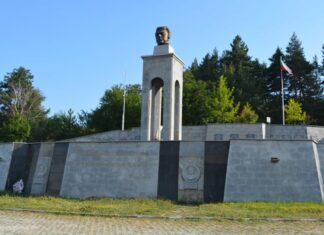 Vasil Levski Monument Pictures