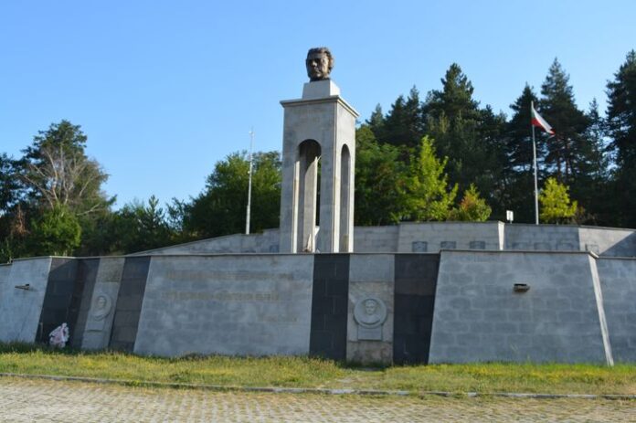 vasil-levski-monument-0005