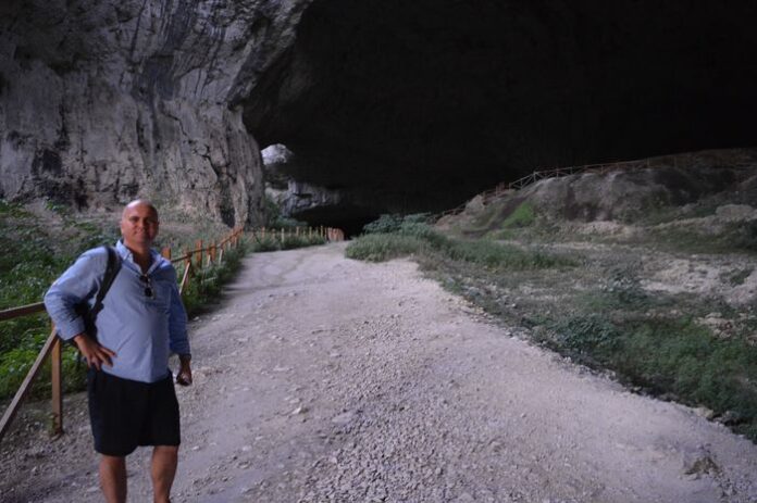 Seven_Days_in_Bulgaria_Bulgaria_Devetashka_Cave_004